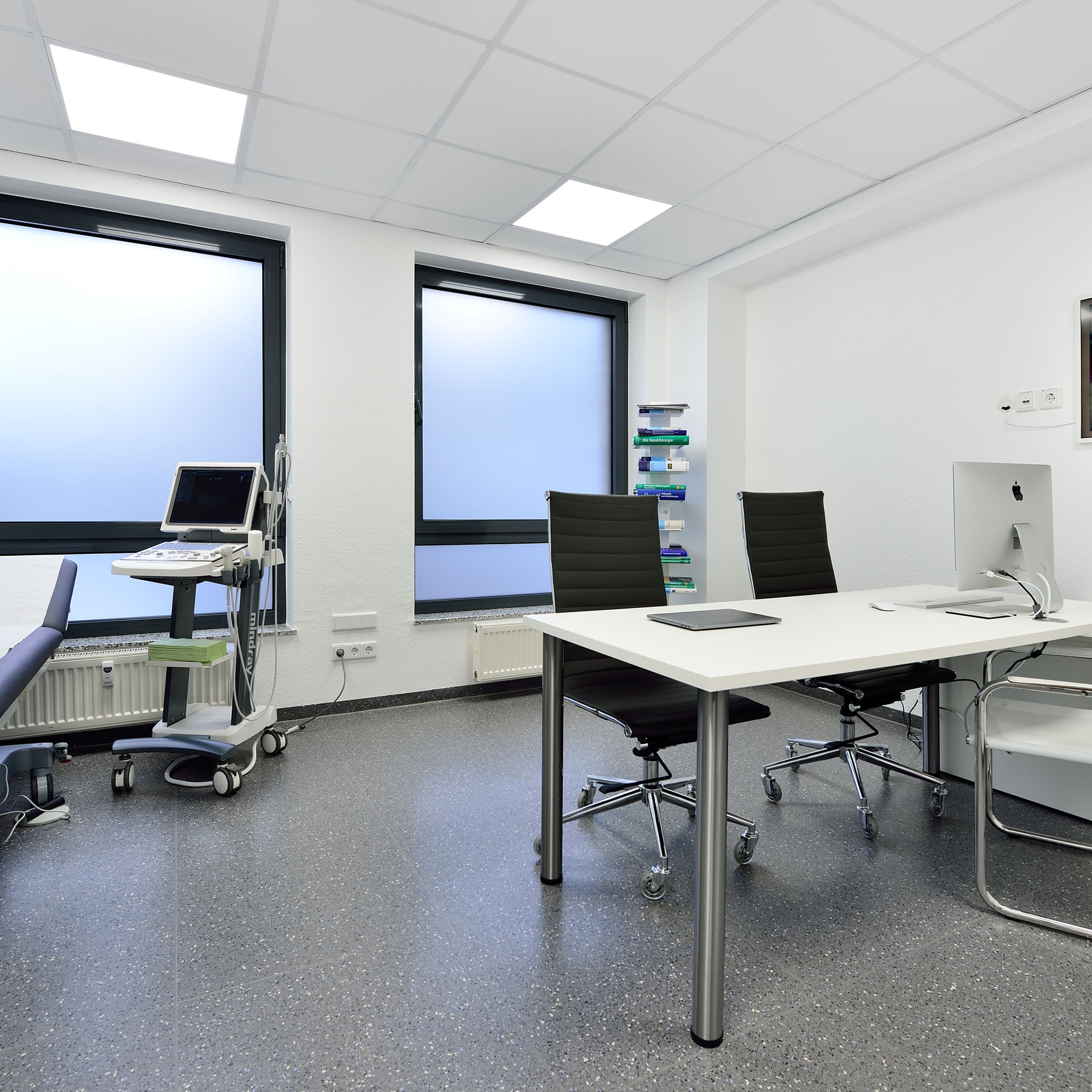Sprechzimmer am Fenster — Aktuelles Projekt, B+E Fotografie